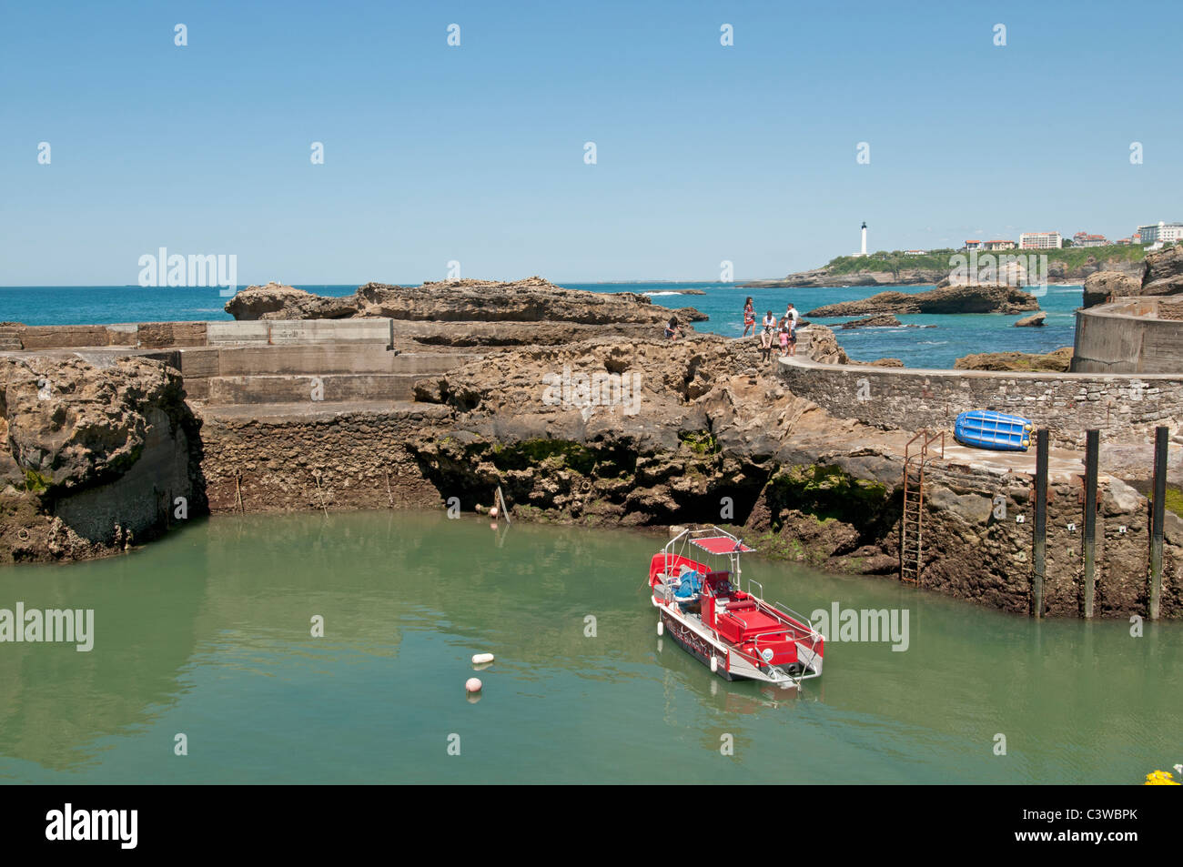 Frankreich Französisch Biarritz alten Hafen Felsen Meer der Plage du Port-Vieux Pyrenäen Atlantiques Aquitaines Flut Ebbe Fluss Stockfoto