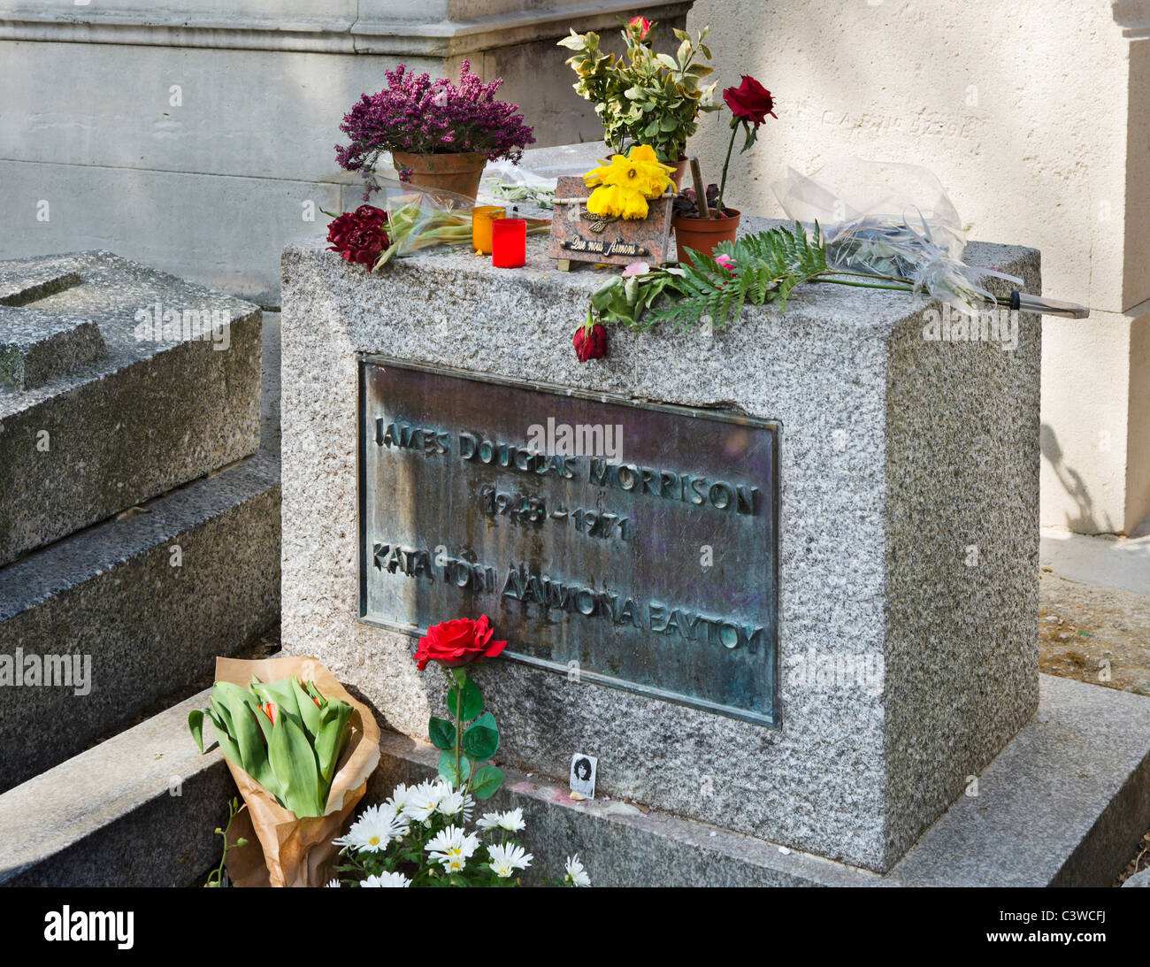 Die Türen-Sängerin Jim Morrison Grab im Friedhof Pere Lachaise, 20. Arrondissement, Paris, Frankreich Stockfoto