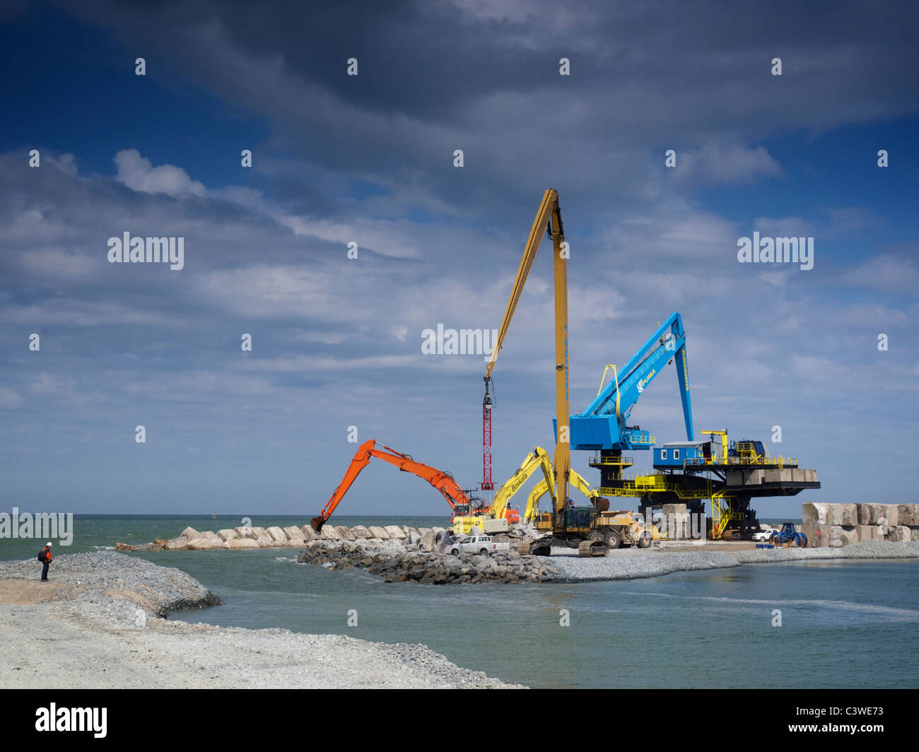 Neues Land zu schaffen. Baustelle Maasvlakte 2 mit Blockbuster-Kran, Ausbau sind der Hafen von Rotterdam, Niederlande Stockfoto