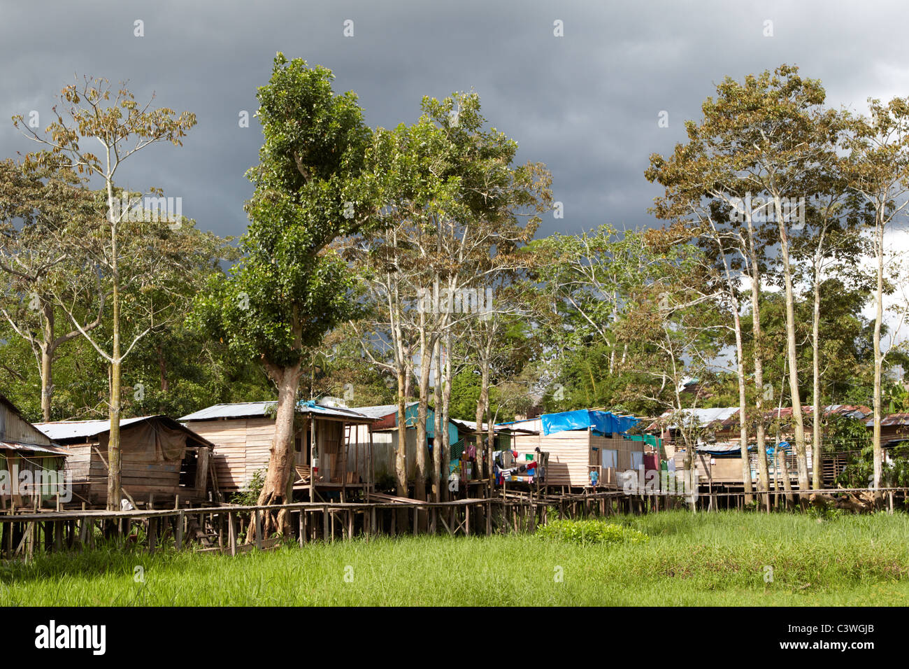 Fluss-Seite Dorf auf Amazon. Leticia, Kolumbien. Stockfoto