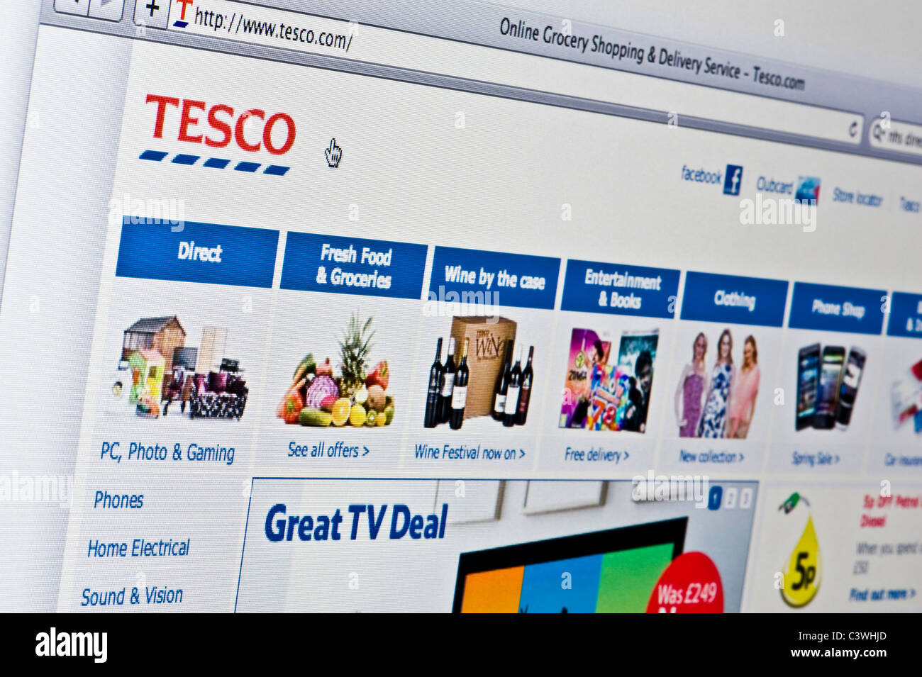 Nahaufnahme von Tesco-Logo auf ihrer Website gesehen. (Nur zur redaktionellen Verwendung: print, TV, e-Book und redaktionelle Webseite). Stockfoto