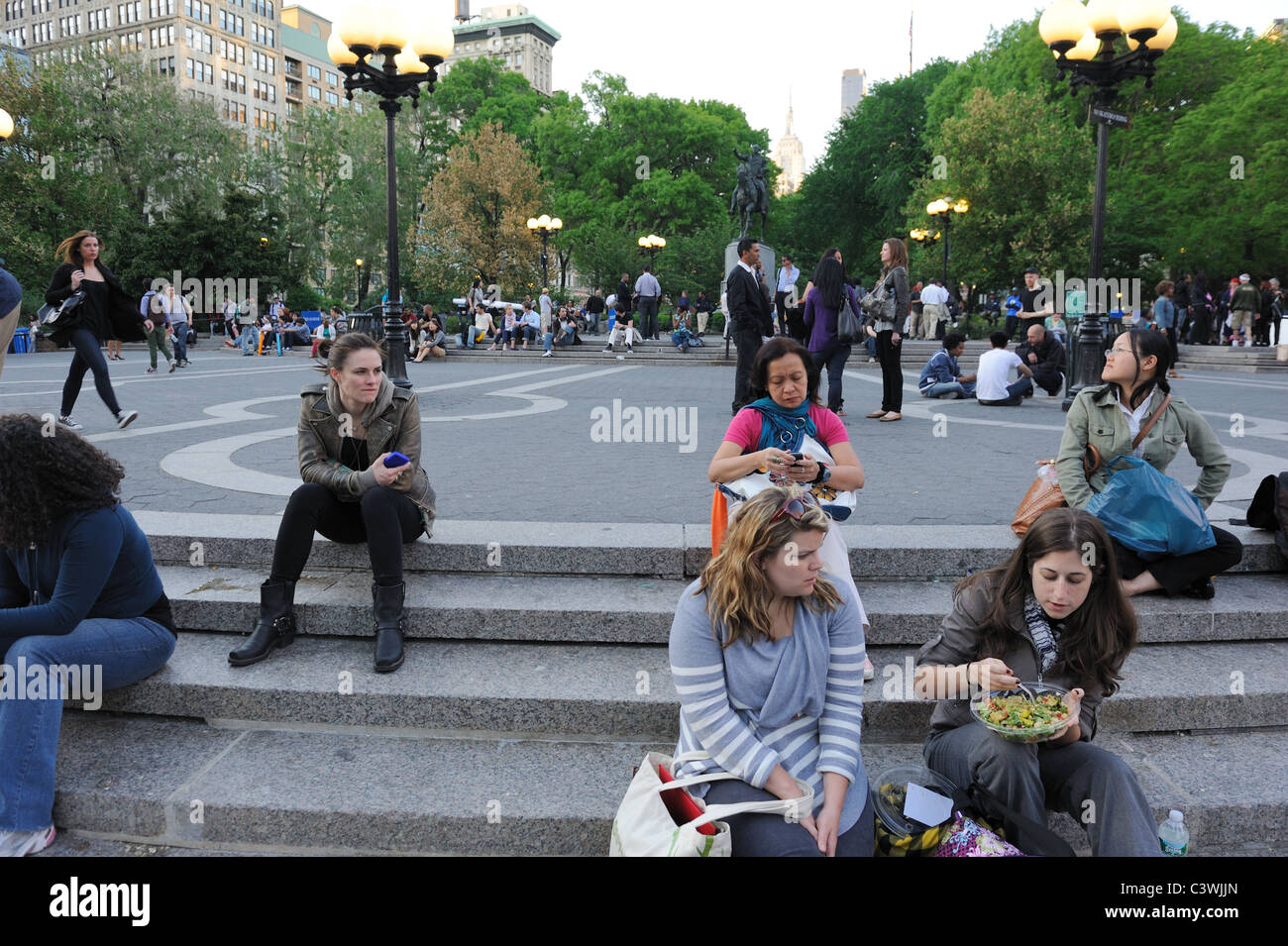 Das Plaza in Manhattans Union Square Park ist ein Ort für Kundgebungen, Essen und einfach nur abhängen. Stockfoto