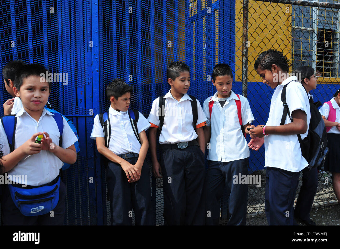 Schülerinnen und Schüler La Carpio San José in costarica Stockfoto