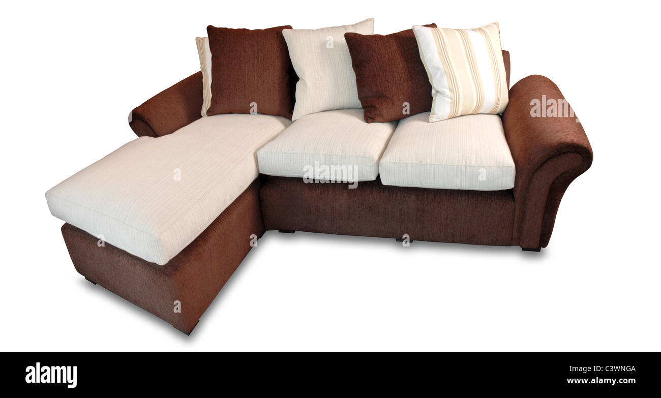 Home Sofa in warmen Tönen gehalten, die isoliert auf weißem Hintergrund. Stockfoto