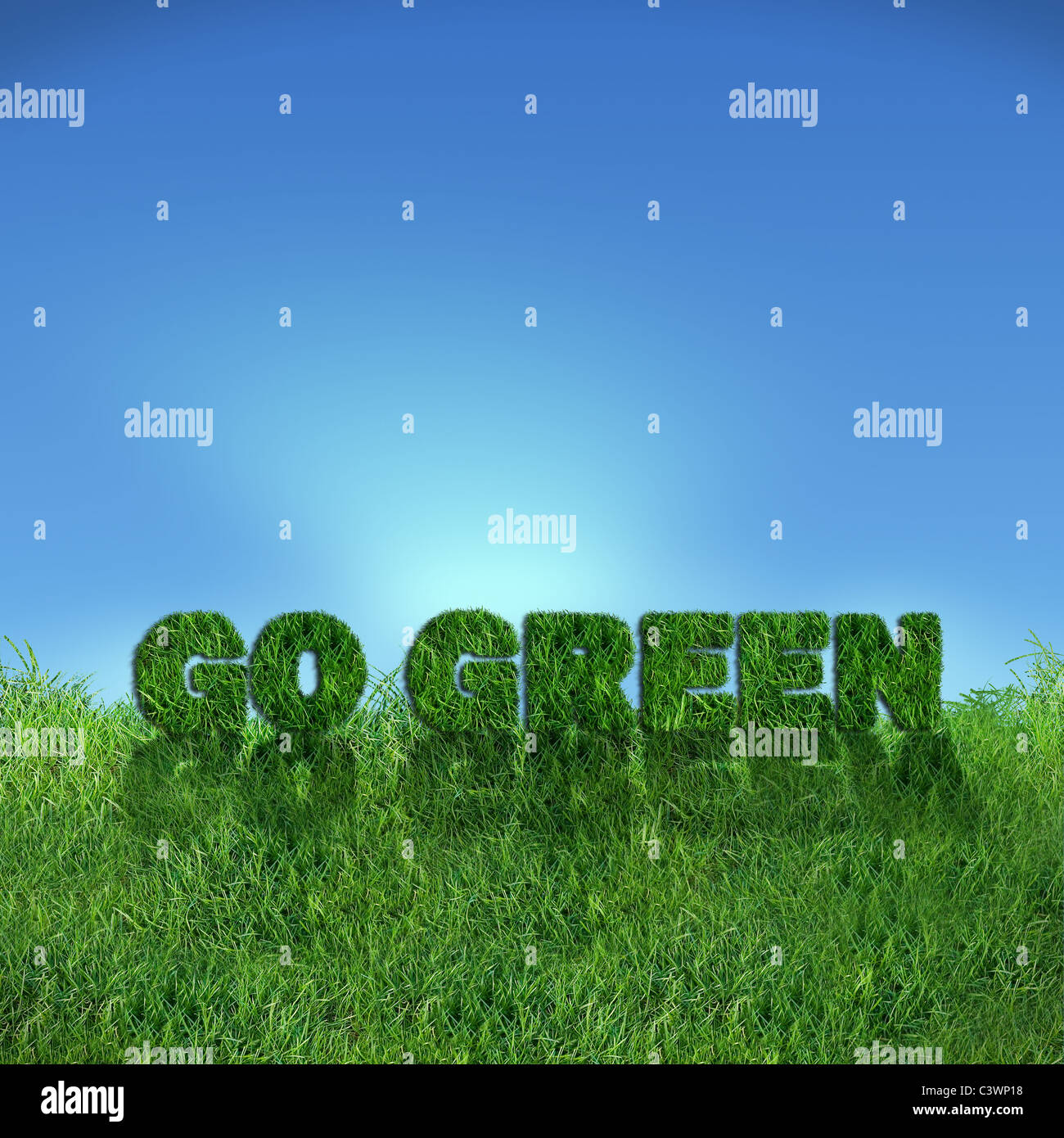 Strukturierte gehen grünes Schild frisches Gras. Klarer blauer Himmelshintergrund. Stockfoto
