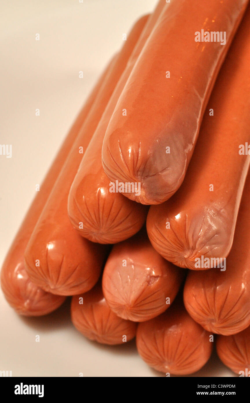 10 Hot Dogs auf weißem Hintergrund Stockfoto
