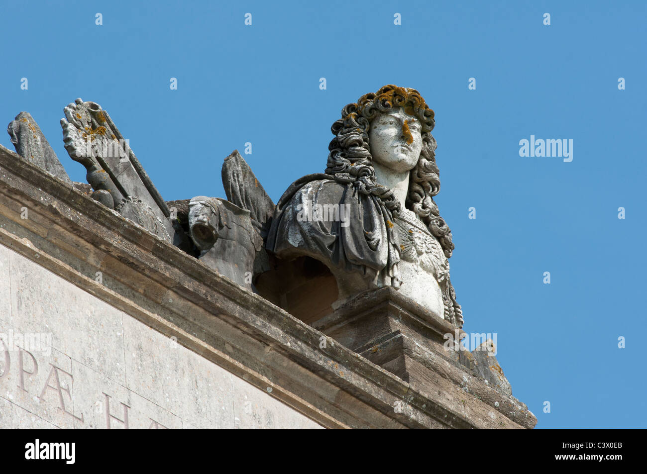 Eine Büste von Louis XIV auf der Rückseite des Blenheim Palace, Oxfordshire, Vereinigtes Königreich Stockfoto