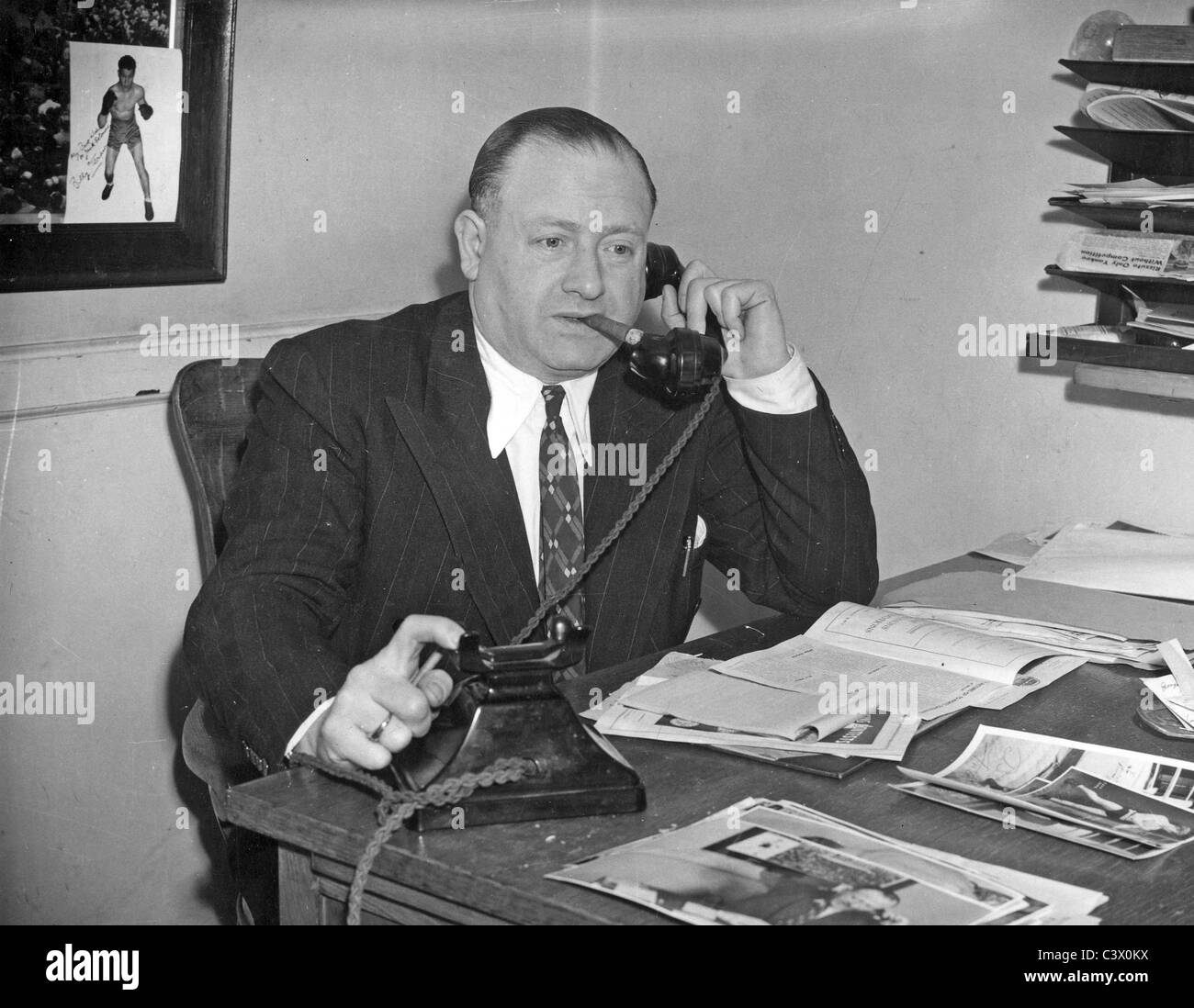 JACK SOLOMONS (1900-1979) englische professionellen Box-Promoter über 1950 in seinem Büro in Panton Street, Haymarket, London Stockfoto