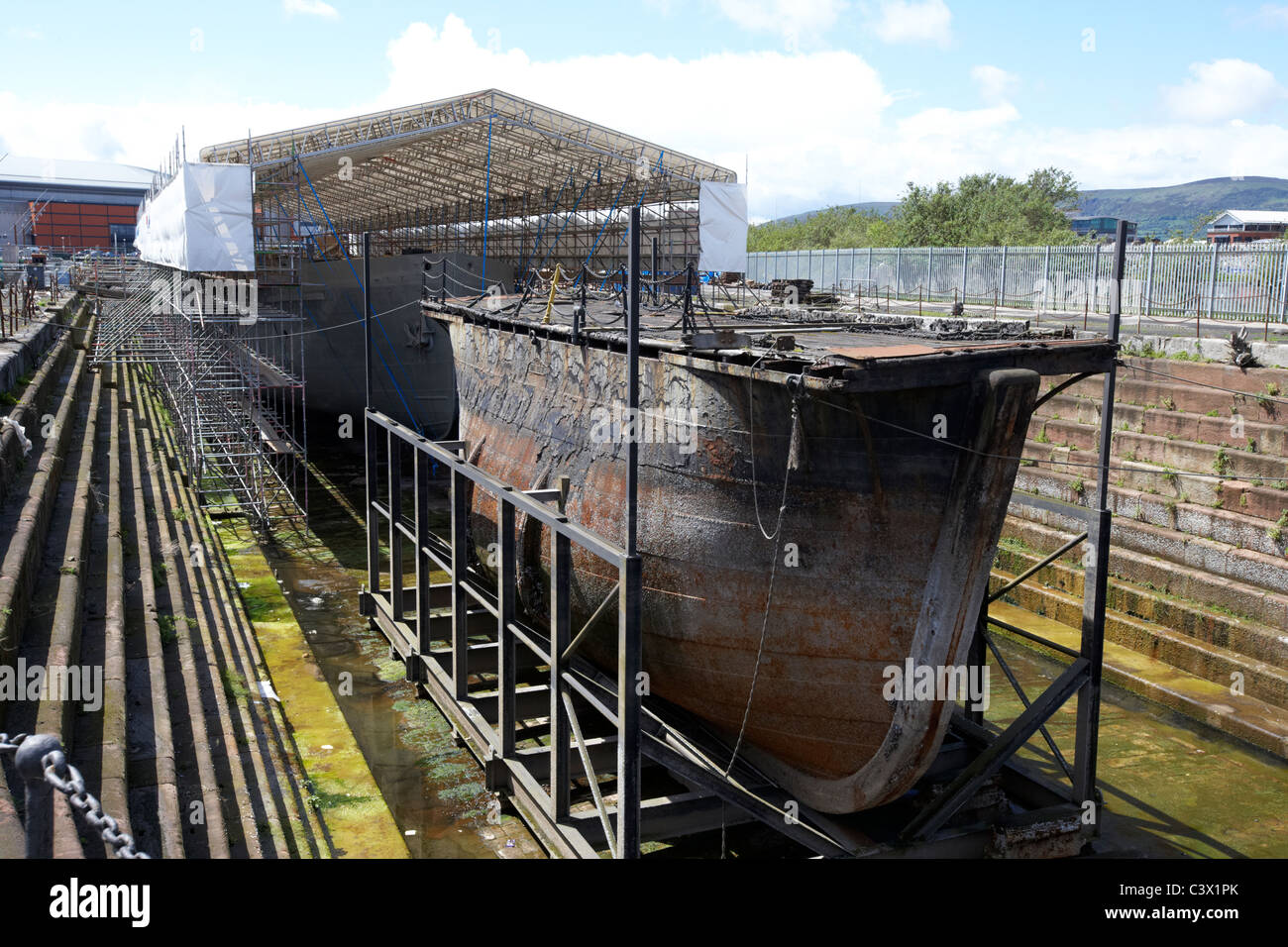 Wiederherstellung der ss nomadic Ausschreibung auf der olympic und titanic in Hamilton Graving Dock mit dem ursprünglichen Caisson-Tor Stockfoto