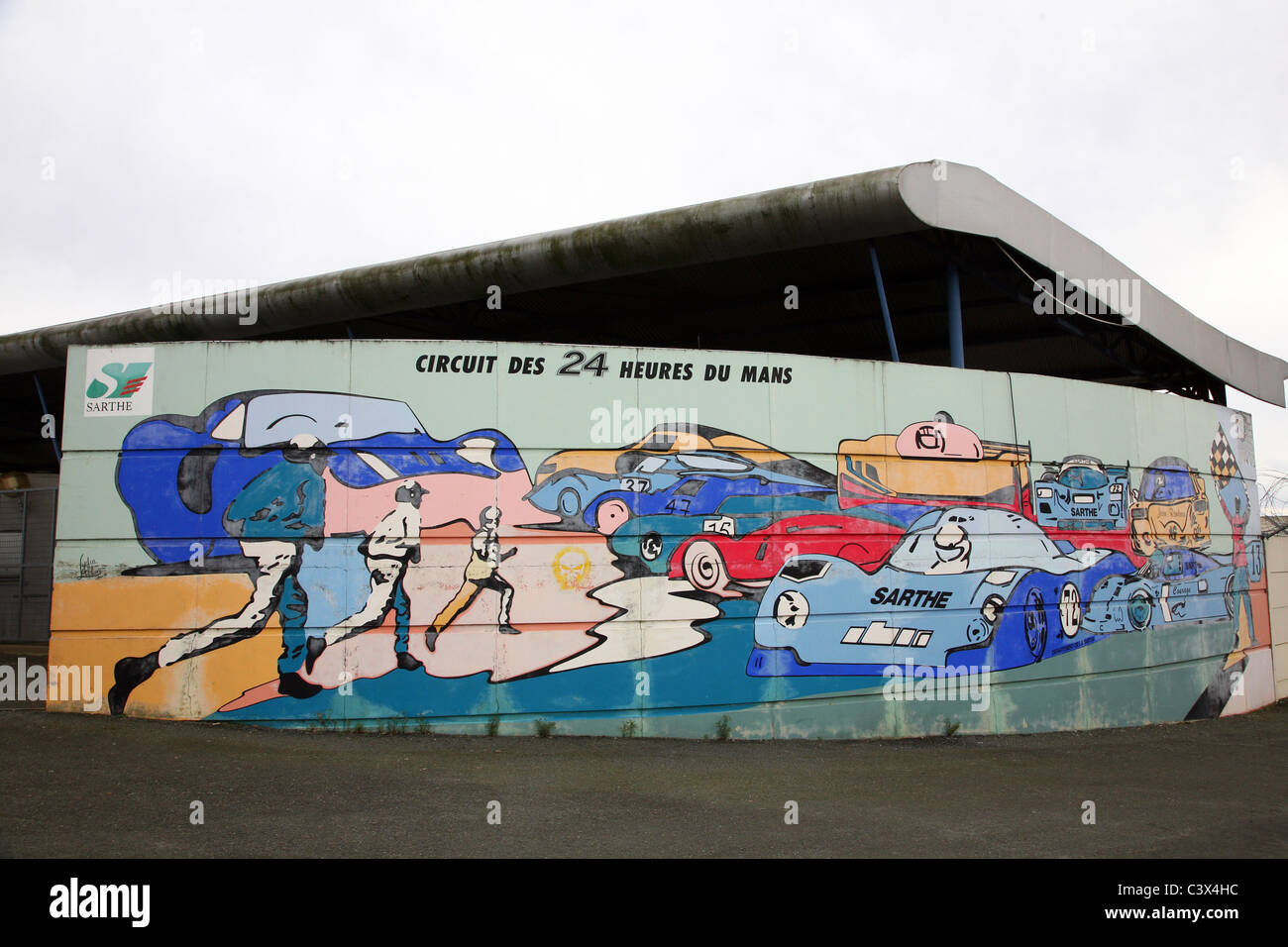 Sarthe - malte Wandschild Werbung die Le Mans-Rennstrecke Stockfoto