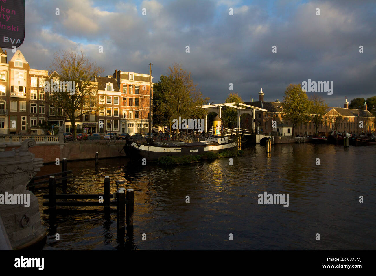 Fluss Amstel und Umgebung in Amsterdam Stockfoto