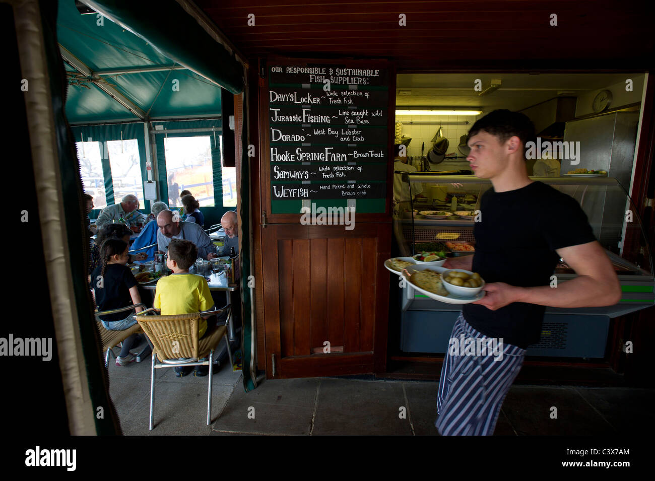 der National Trust-Café am Bienenstock Strand, Burton Bradstock, Dorset, Großbritannien Stockfoto