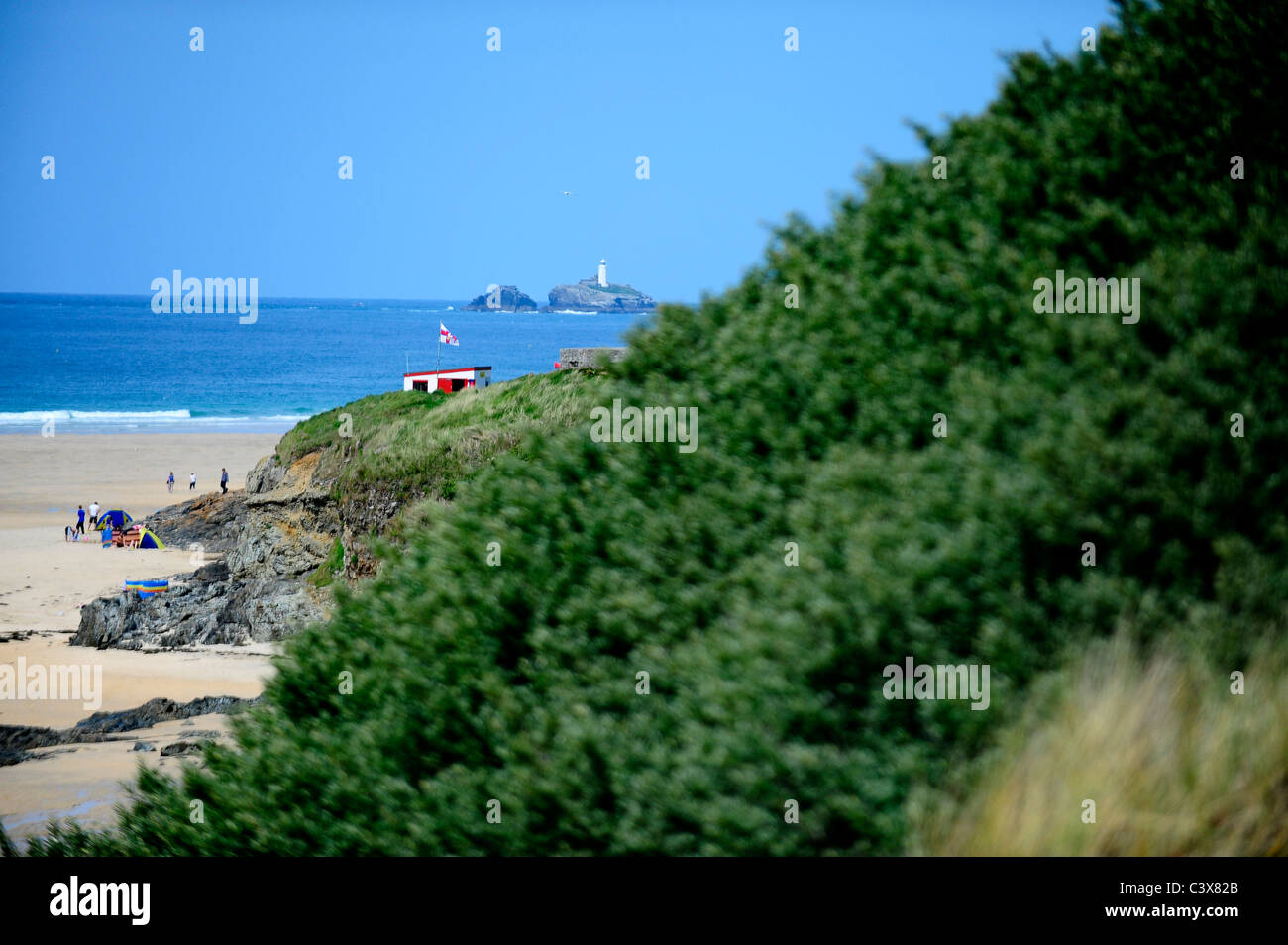 Eine Ansicht von Godrevy Leuchtturm von Hayle Strand - Cornwall - UK Stockfoto