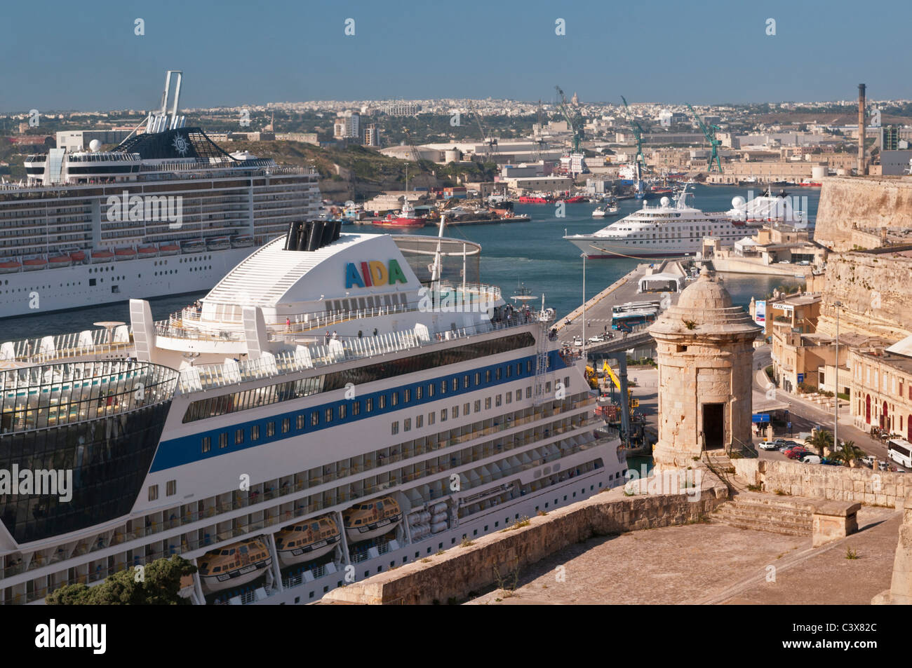 Kreuzfahrtschiffe Grand Harbour Valletta Malta Stockfoto