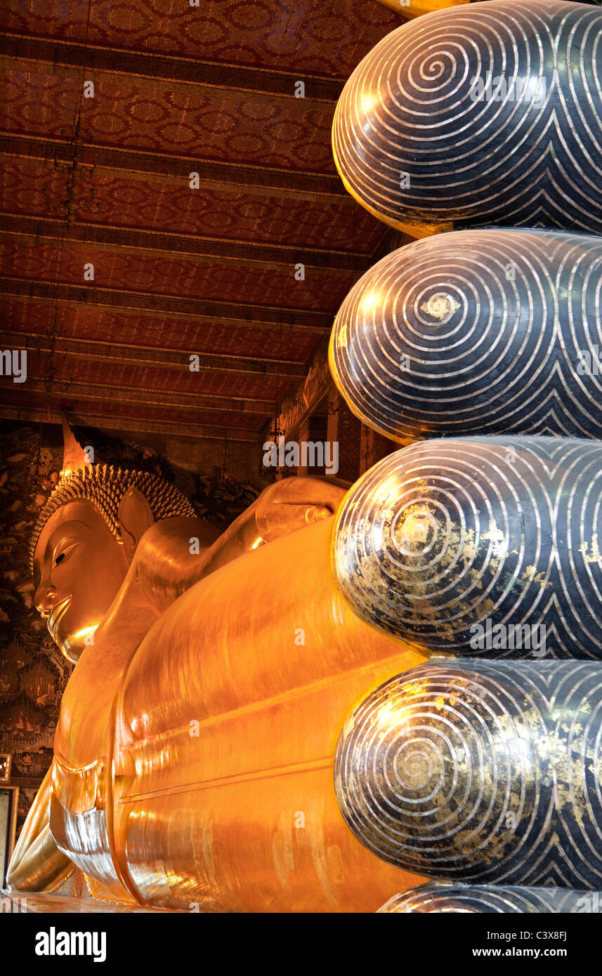 Tempel Wat Pho, Bangkok - liegender Buddha-6 Stockfoto