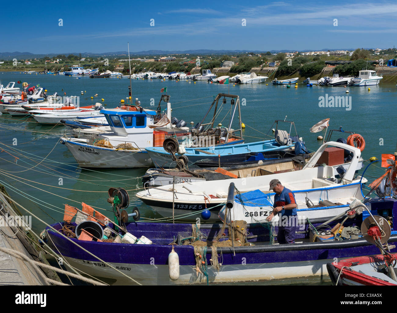 Der Ost-Algarve, Portugal Fuseta, Angelboote/Fischerboote im Hafen Stockfoto