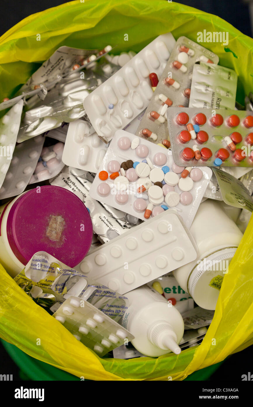Medikamente für die Entsorgung in speziellen DOOP Lagerplätze nach der Rückgabe von Patienten als unerwünschte oder nicht benötigte Tabletten Stockfoto