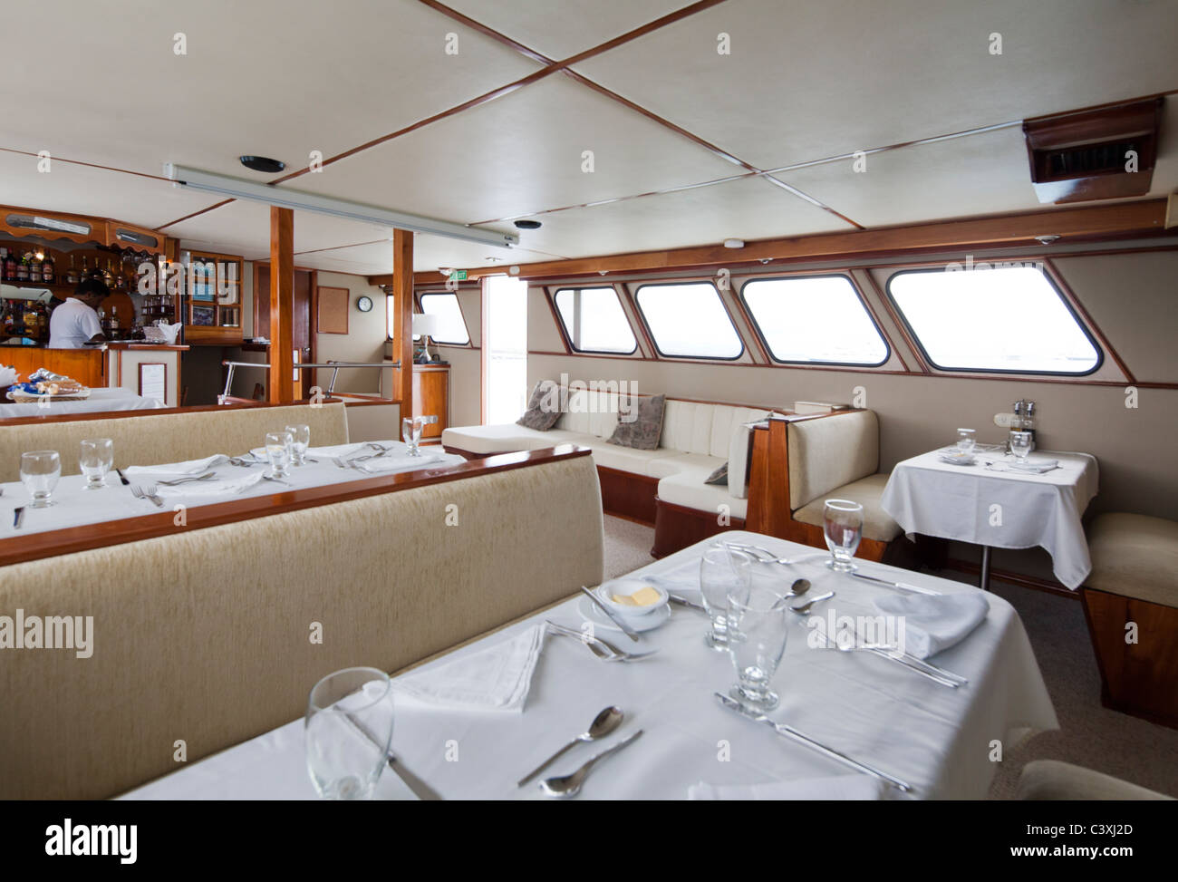 Restaurants und Bars Salon von Reina Silvia Kreuzfahrt Yacht, Galapagos-Inseln, Ecuador Stockfoto