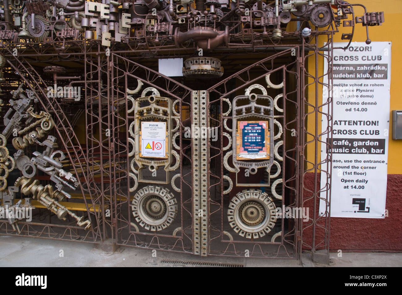Cross Club außen Holesovice Bezirk Prag Tschechische Republik Europa Stockfoto