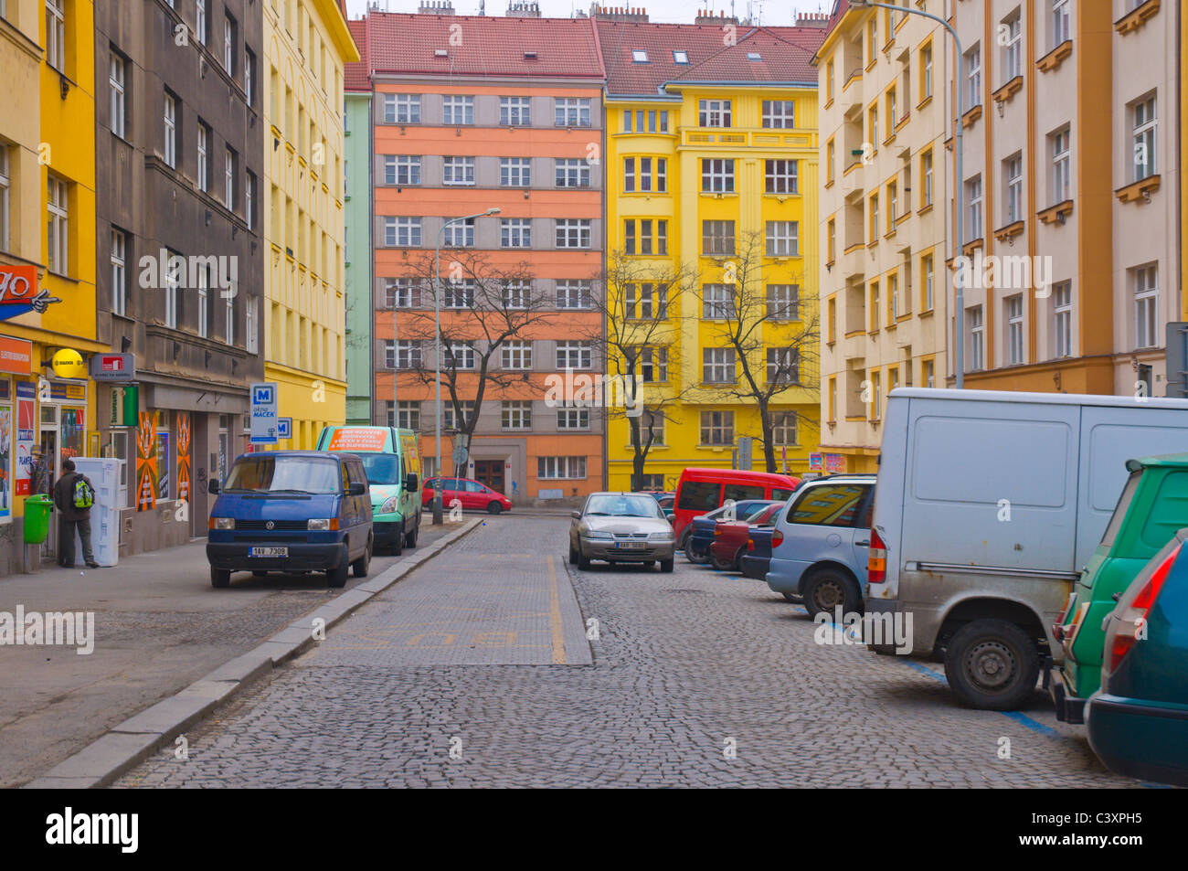 Biskupcova Straße, Spätwinter / Frühfrühling, Zizkov Bezirk Prag Tschechische Republik Europa Stockfoto