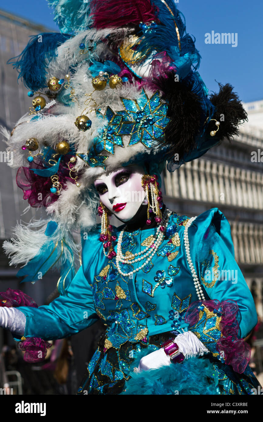 Kostümierte Zecher am Karneval Stockfoto