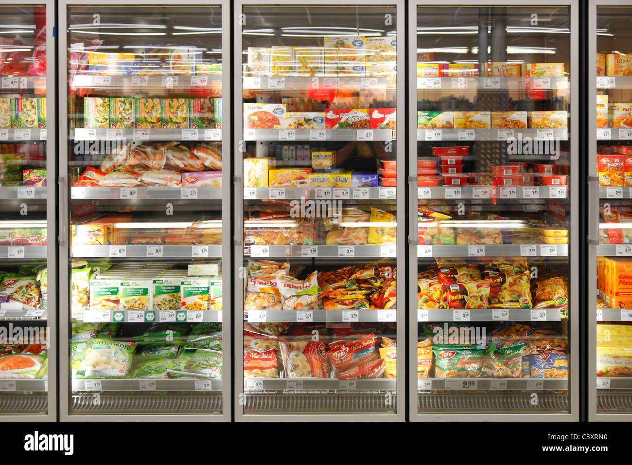 Kühltruhe supermarkt -Fotos und -Bildmaterial in hoher Auflösung – Alamy