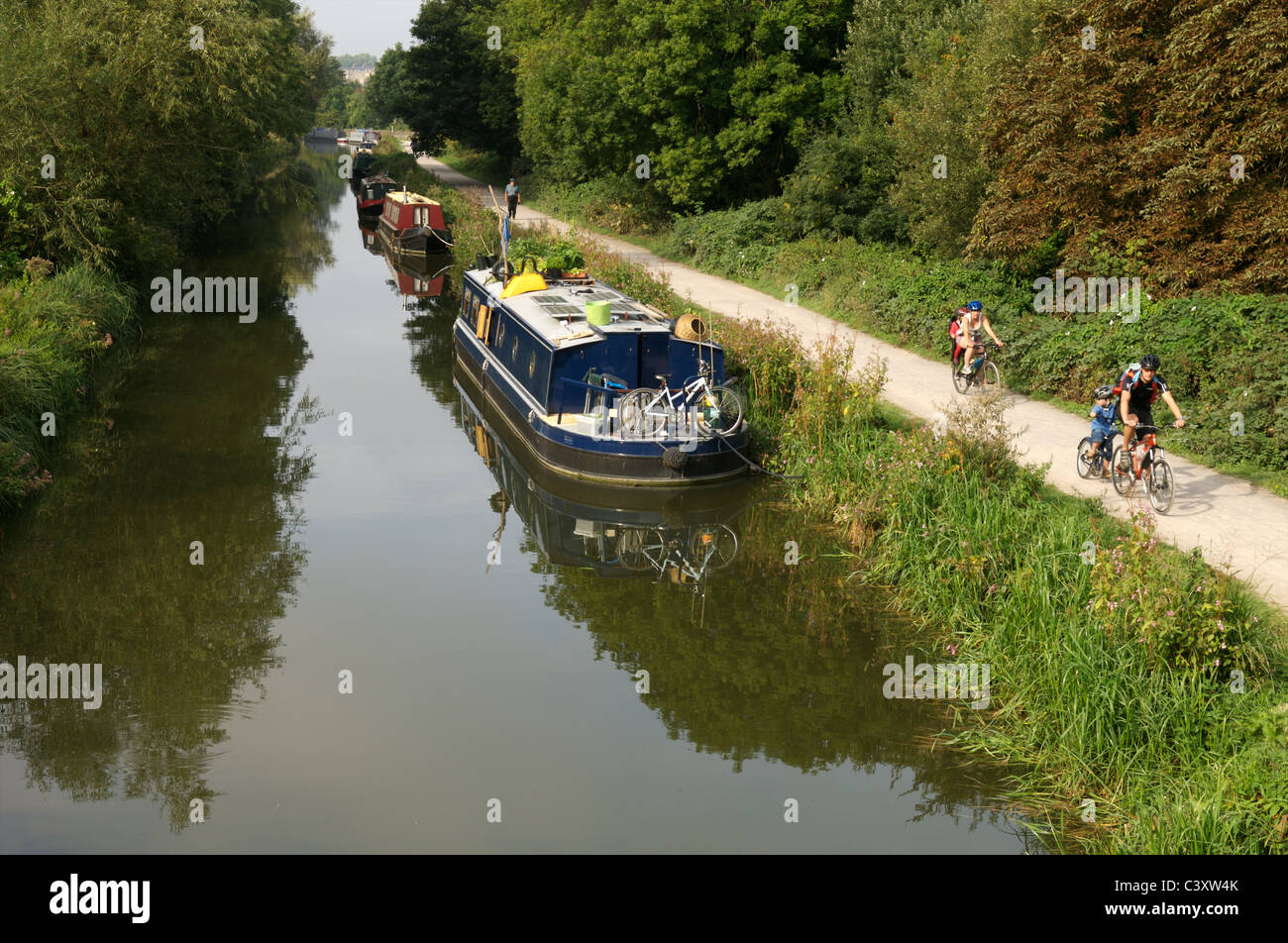 Der Kennet und Avon Kanal-Pfad in der Nähe von Bad Stockfoto