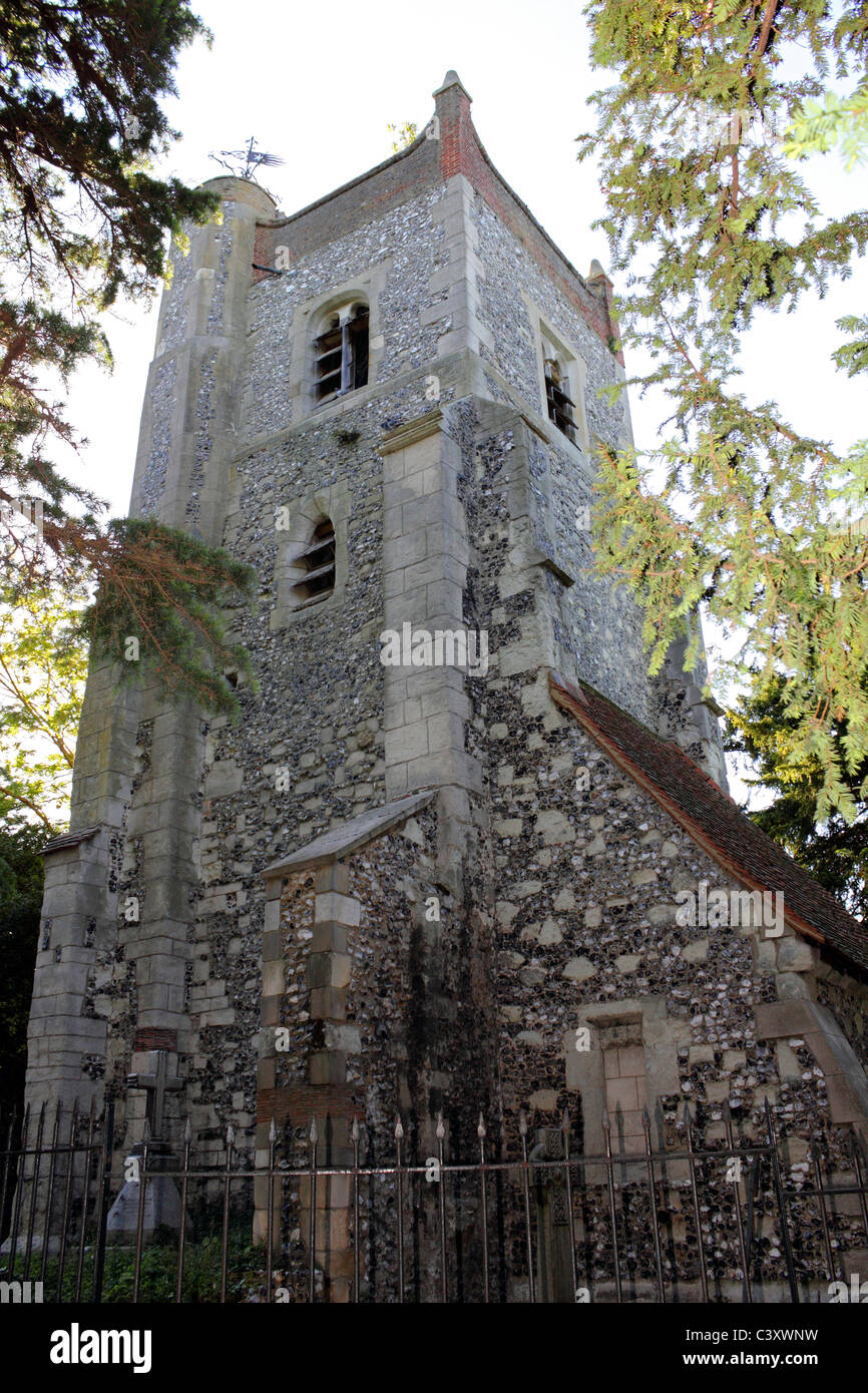 Alten Turm an der Saint Mary die Jungfrau Kirche in Ewell, Epsom Surrey England UK Stockfoto