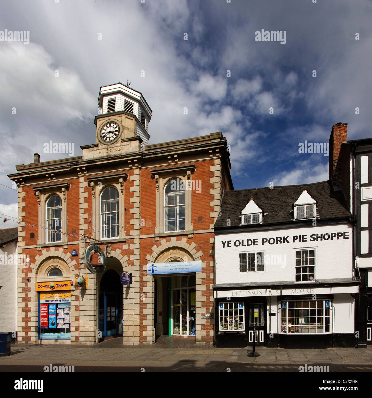 Dickinson und Morris ' Ye Olde Shoppe Pork Pie "und Corn Exchange, Melton Mowbray, Leicestershire, England, Vereinigtes Königreich Stockfoto