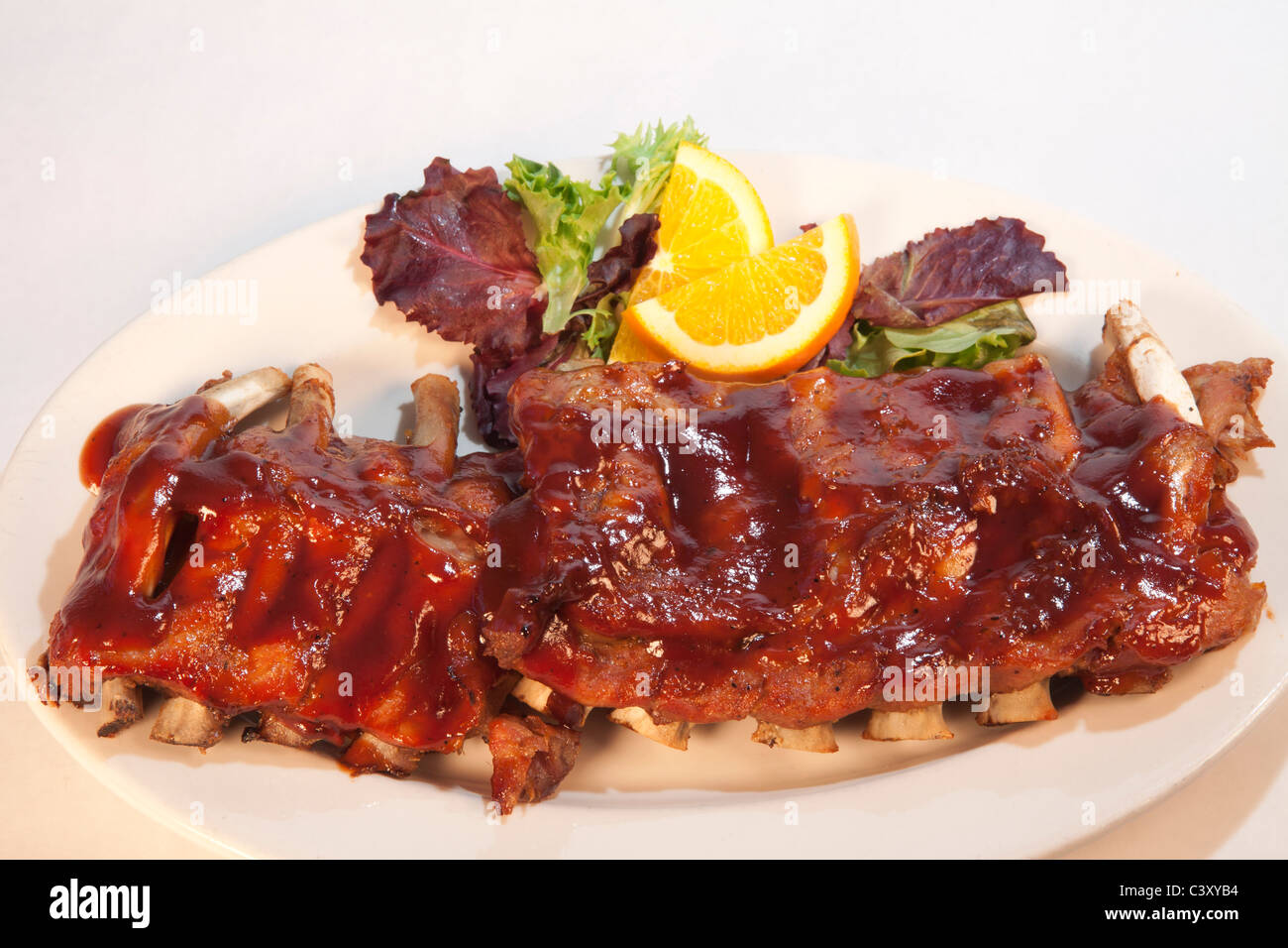Platte mit Barbeque Schweinerippchen USA Stockfoto