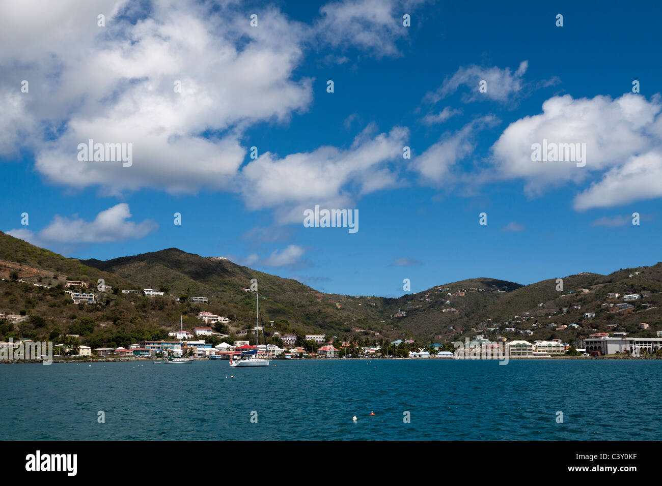 Blick vom Straßenverkehr Hafen der Stadt von Road Küstenstadt, Hauptstadt der britischen Jungferninseln auf Tortola Stockfoto