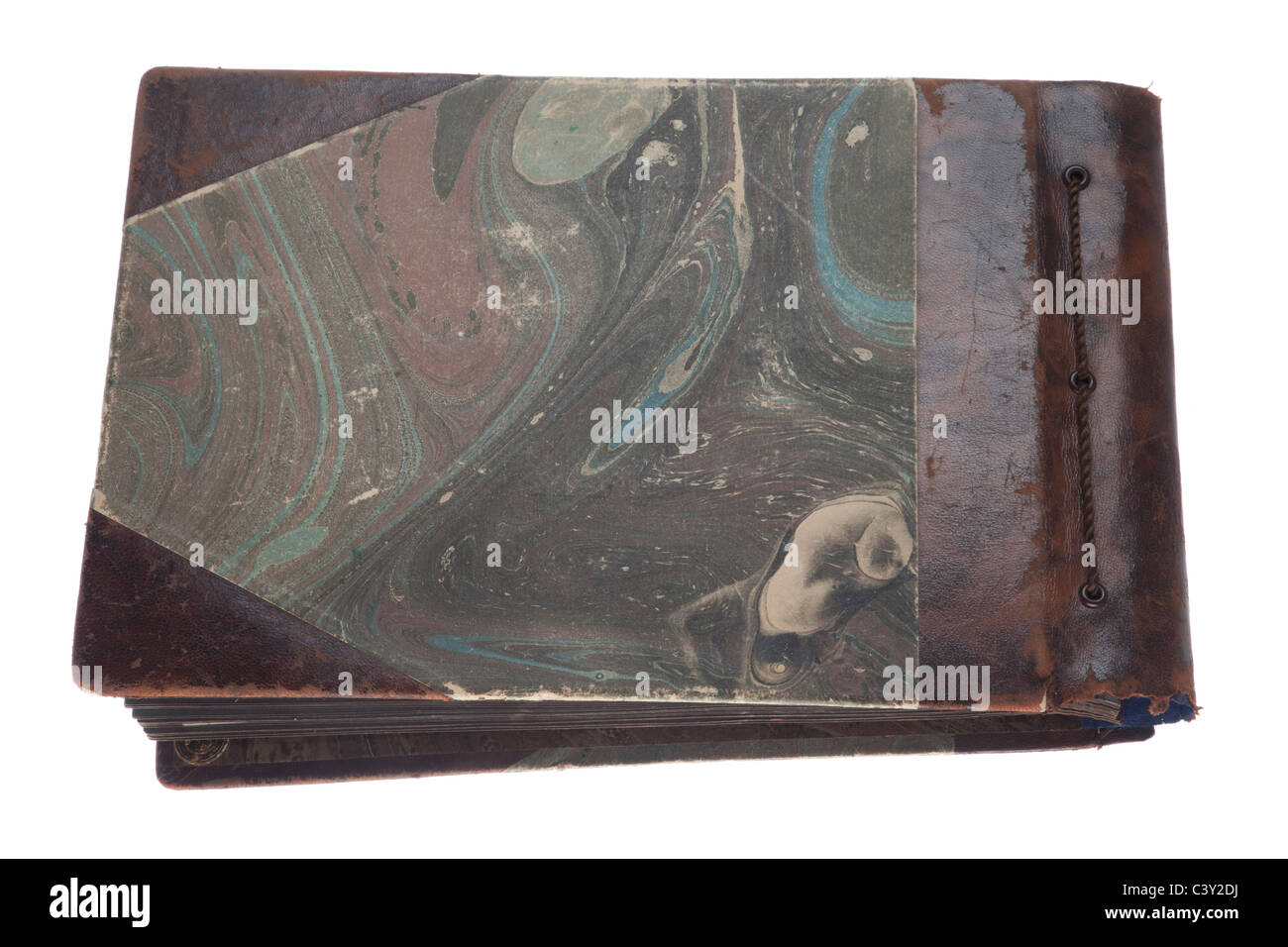 Altes Fotoalbum mit Fotos, isoliert auf weiss. Stockfoto