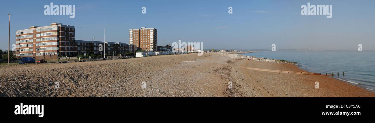 Panorama am Strand von Lancing, West Sussex, UK Stockfoto
