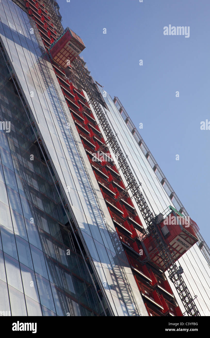 Bau Aufzüge auf der Seite The Shard im Bau in London, Vereinigtes Königreich. Stockfoto