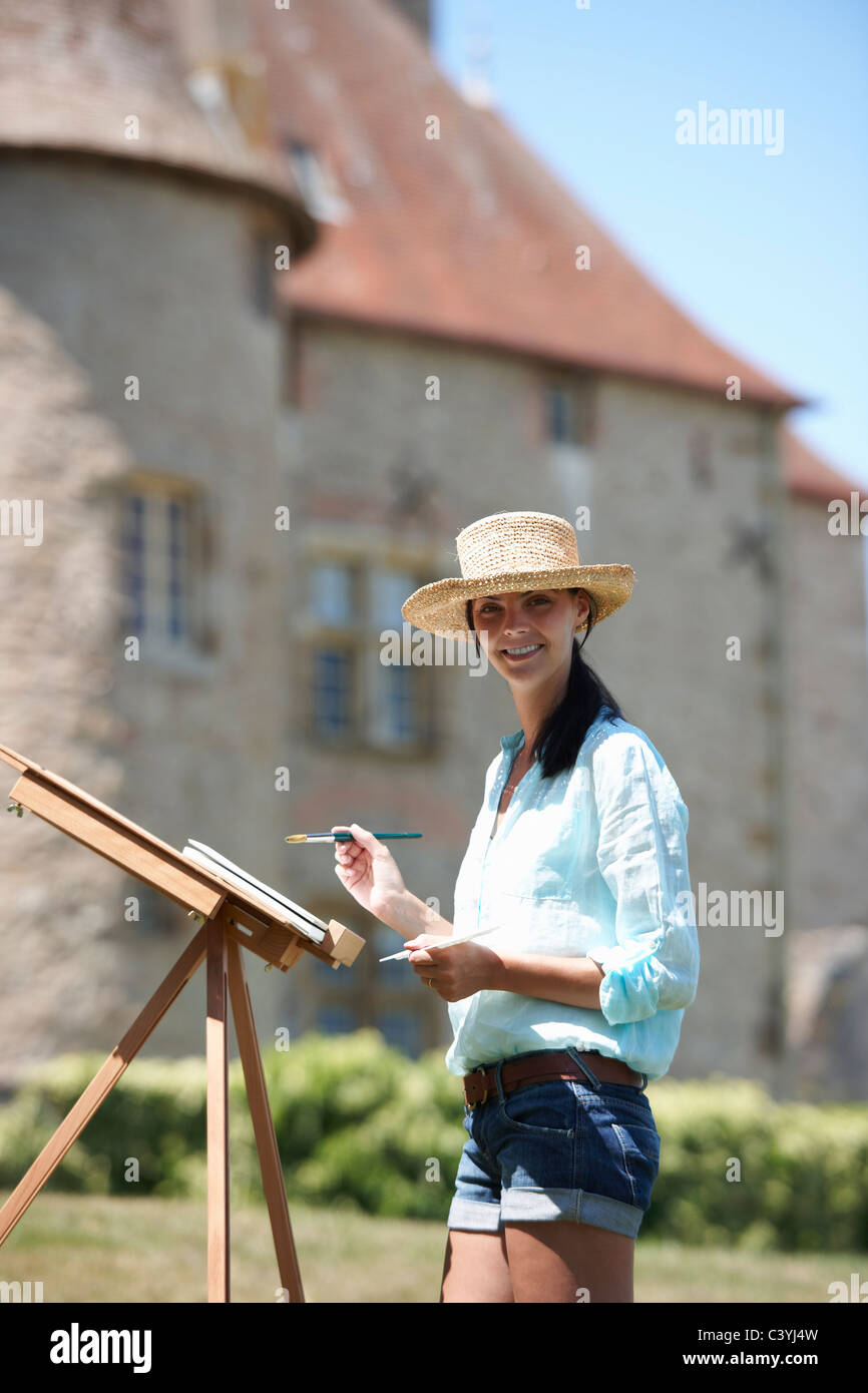 Frau malt ein Bild, im freien Stockfoto