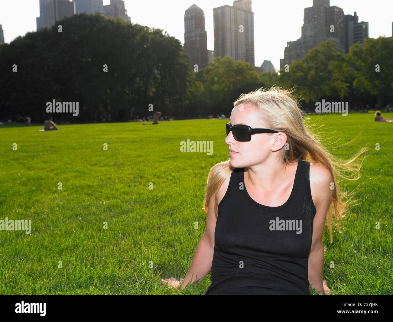 Frau im Central Park, genießen die Aussicht Stockfoto