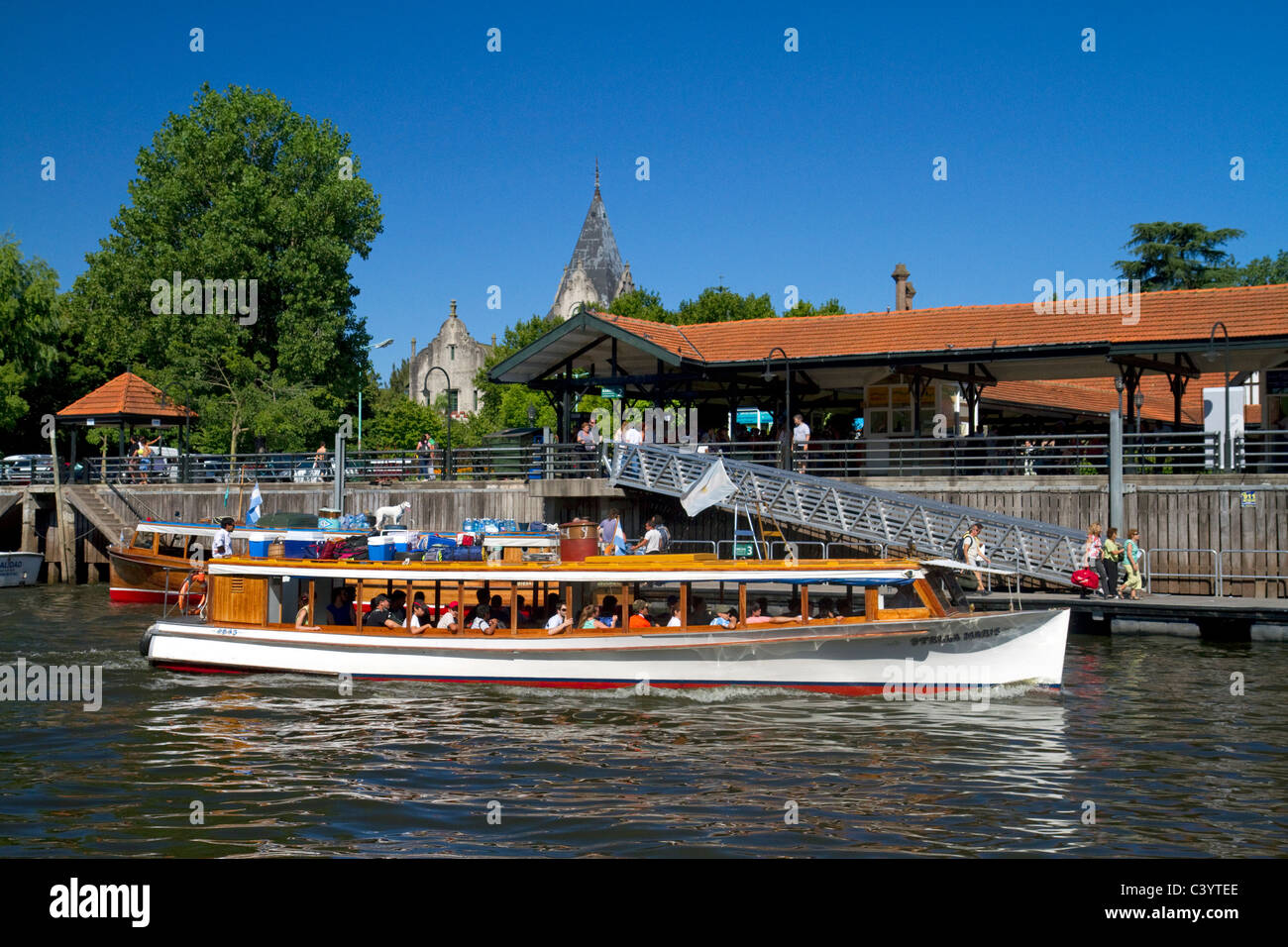 Vintage Mohogany Motorboot am Paraná-Delta im Tigre, Argentinien. Stockfoto