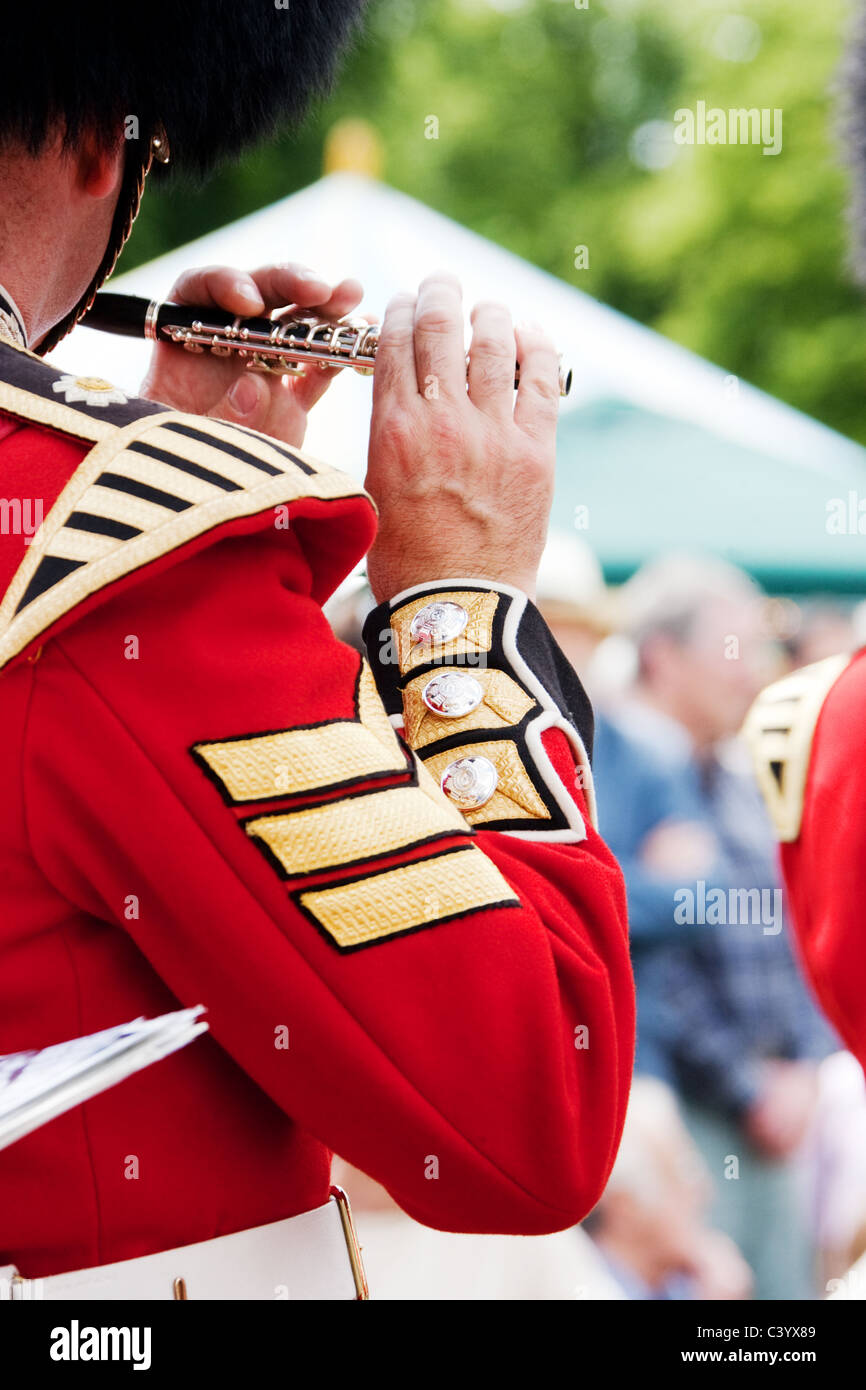 Close-up-Kopf, Schulter & Arm des Sergeants in der Band von der Scots Guards in zeremoniellen Uniform. Stockfoto