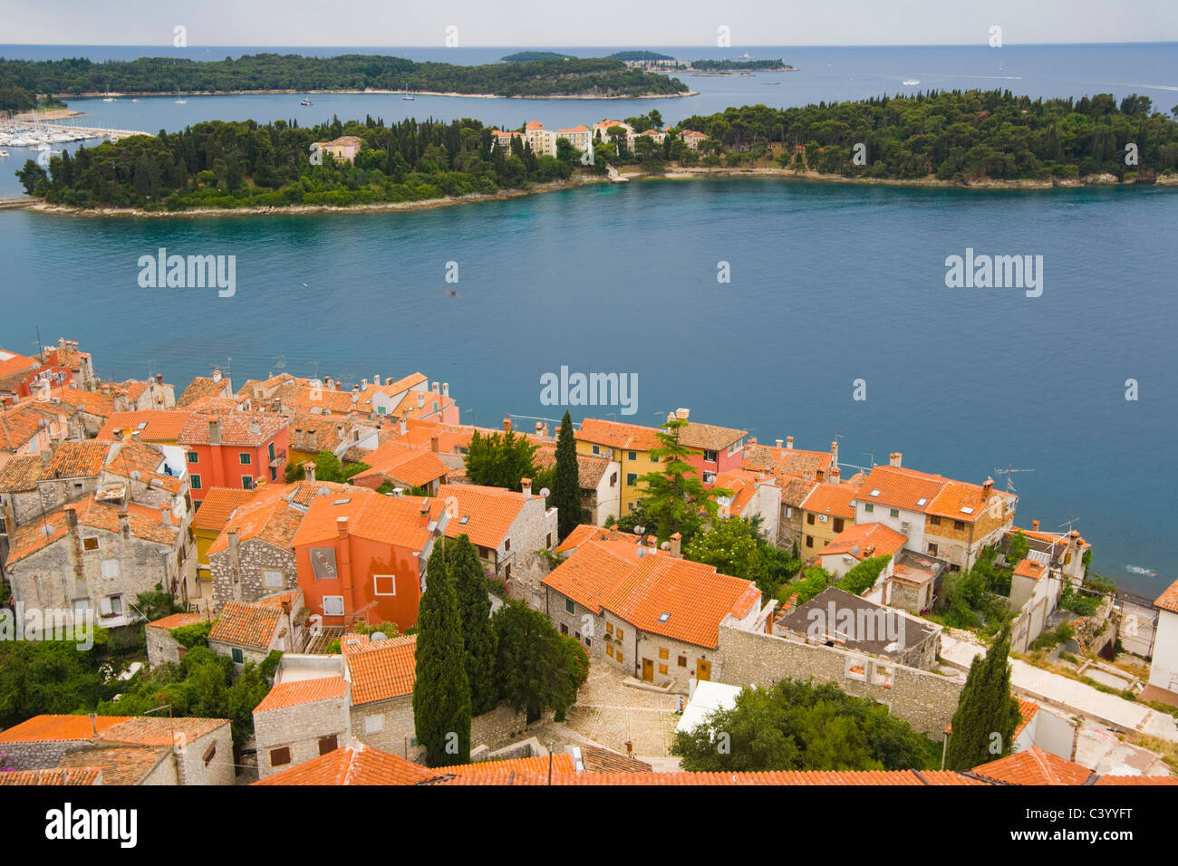 Rovinj und Sv Katarina Insel von Basilika aus dem Turm der Heiligen Euphemia, Istrien, Kroatien Stockfoto