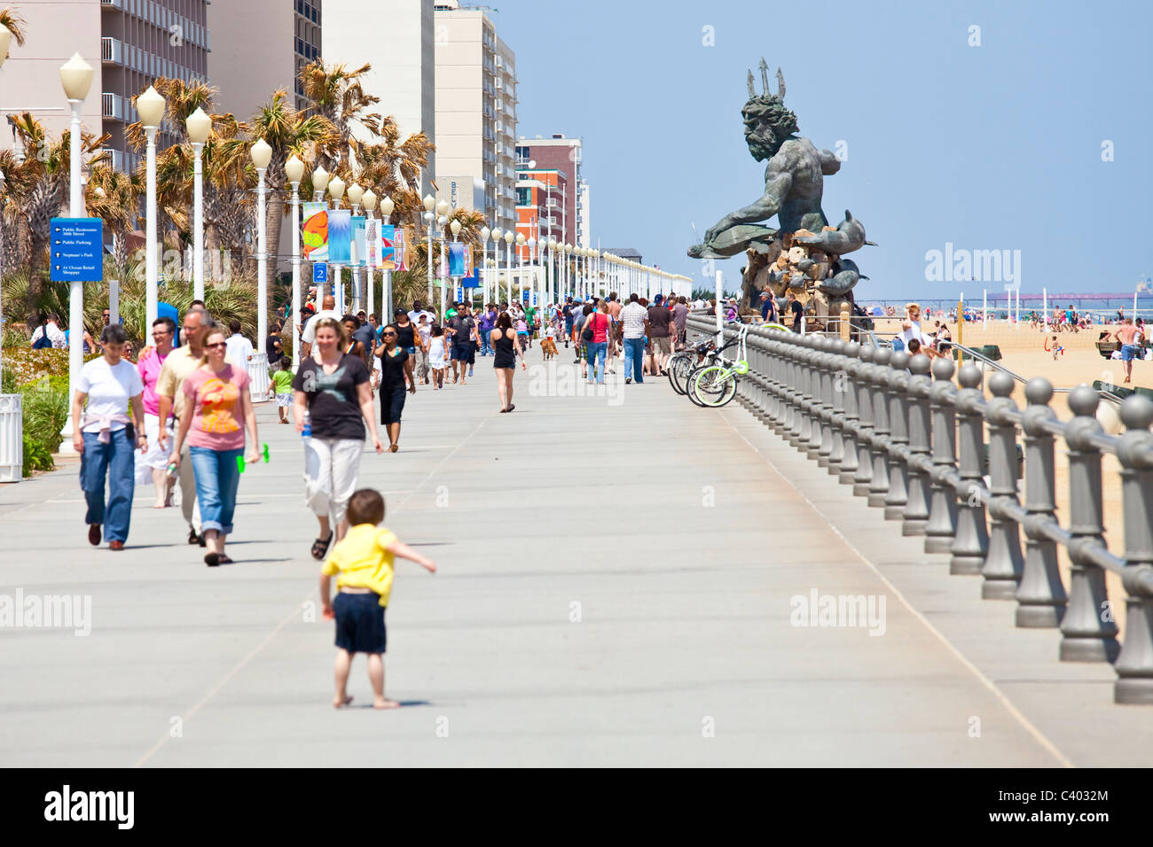 Neptun-Statue auf der Promenade in Virginia Beach, Virginia Stockfoto