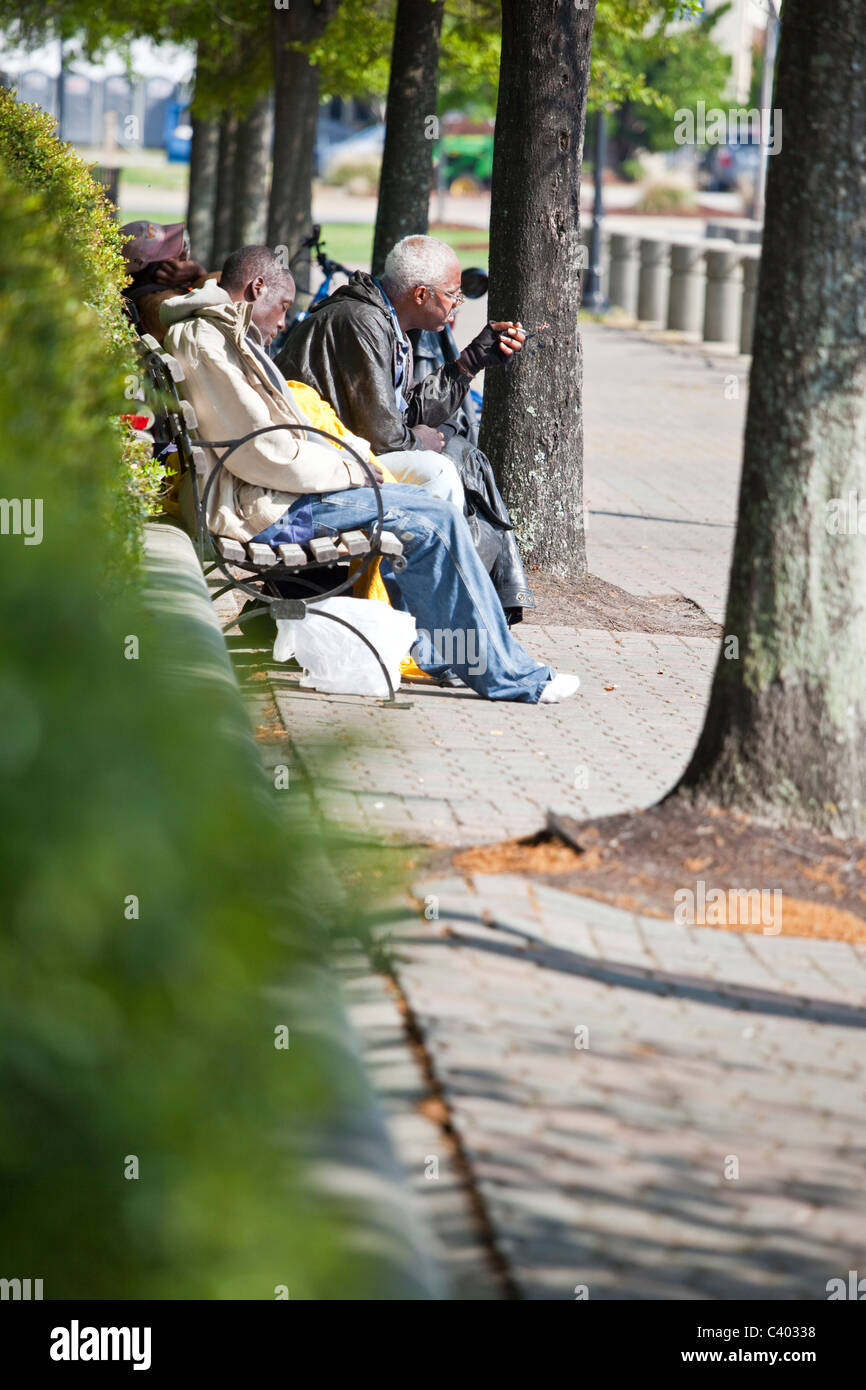 Obdachlose Männer in Hampton, Virginia Stockfoto