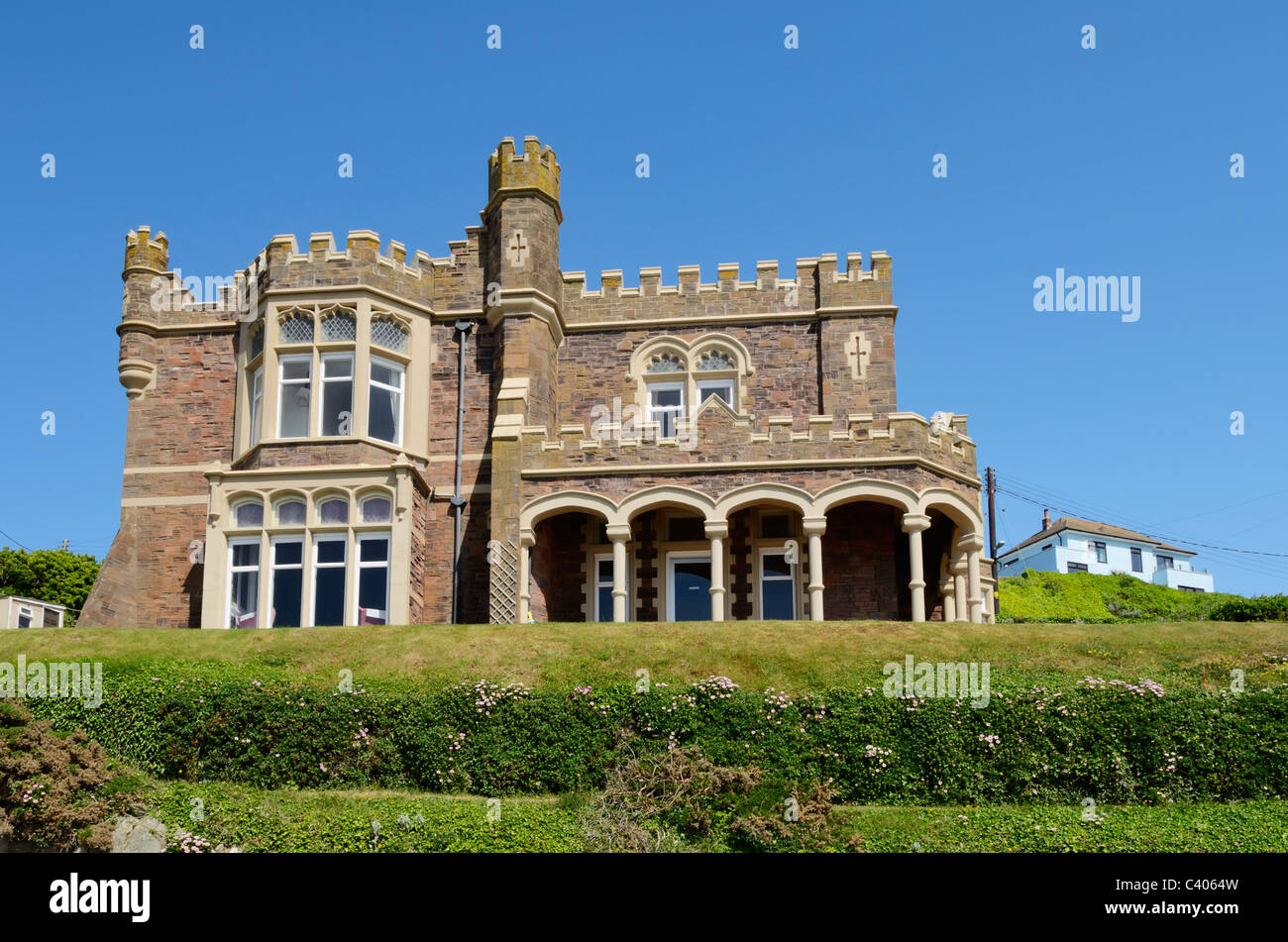 Das Castle Guesthouse, ein denkmalgeschütztes Gebäude an der Esplanade, Woolacombe, Devon, England. Stockfoto