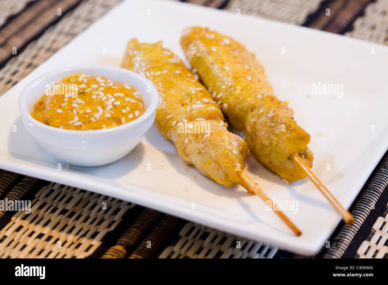 Thai Chicken Satay-sticks mit DIP-sauce Stockfoto