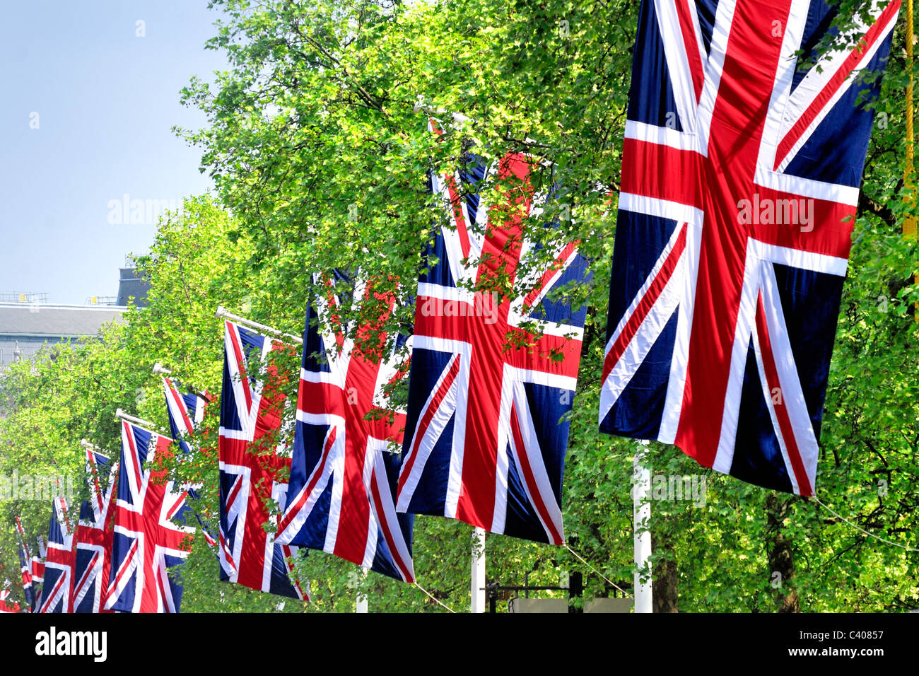 Nahaufnahme von der Union Jack-Flaggen auf der Mall, London Stockfoto
