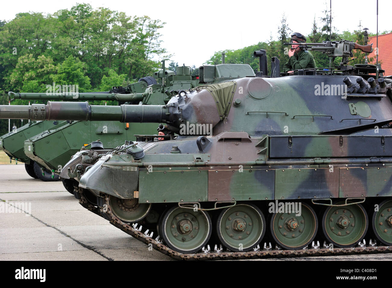 Fahrer und Kommandant im Turm des Kampfpanzers Leopard 1 der belgischen Armee, Belgien Stockfoto