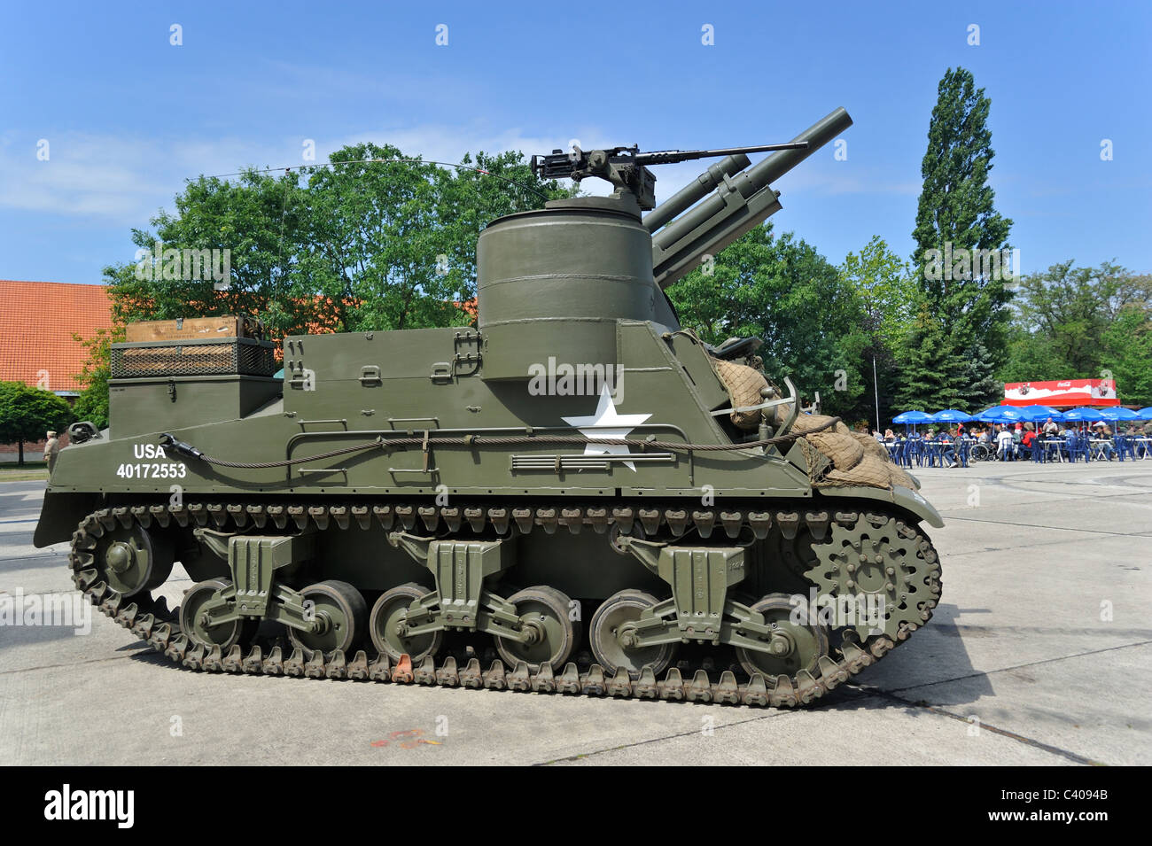 Zweiten Weltkrieg zwei 105mm Howitzer Motor Carriage M7 Kampfpanzer beim Tag der offenen Tür der belgischen Armee bei Leopoldsburg, Belgien Stockfoto