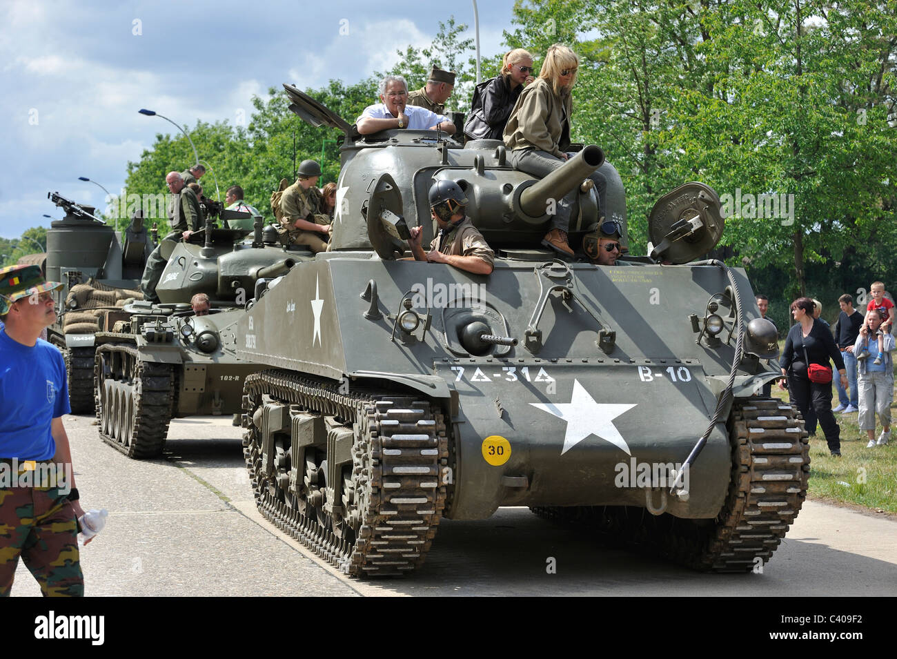Zweiten Weltkrieg Kollektoren auf M4 Sherman Panzer während der Parade am Tag der offenen Tür der belgischen Armee bei Leopoldsburg, Belgien Stockfoto
