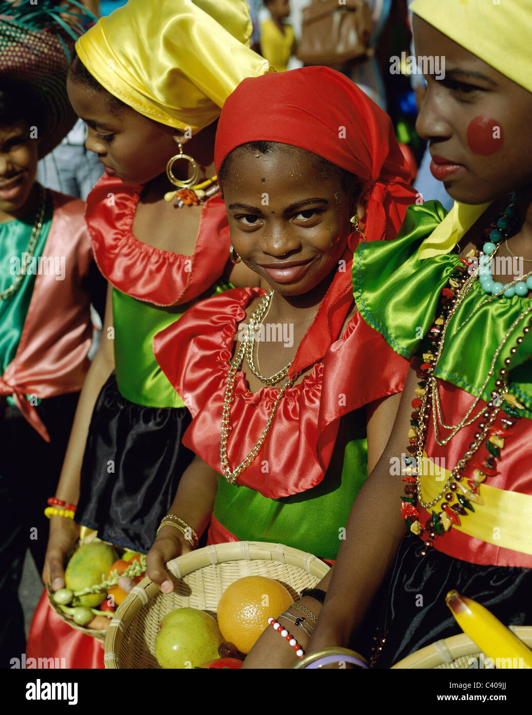 Karibik Karneval Kinder Kostume Kultur Madchen Guadeloupe Holiday Wahrzeichen Menschen Tourismus Reisen Urlaub Welt Stockfotografie Alamy