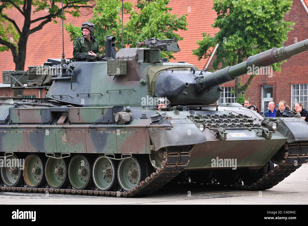 Leopard 1 Battle Tank Demonstration während der Tag der offenen Tür der belgischen Armee bei Leopoldsburg, Belgien Stockfoto
