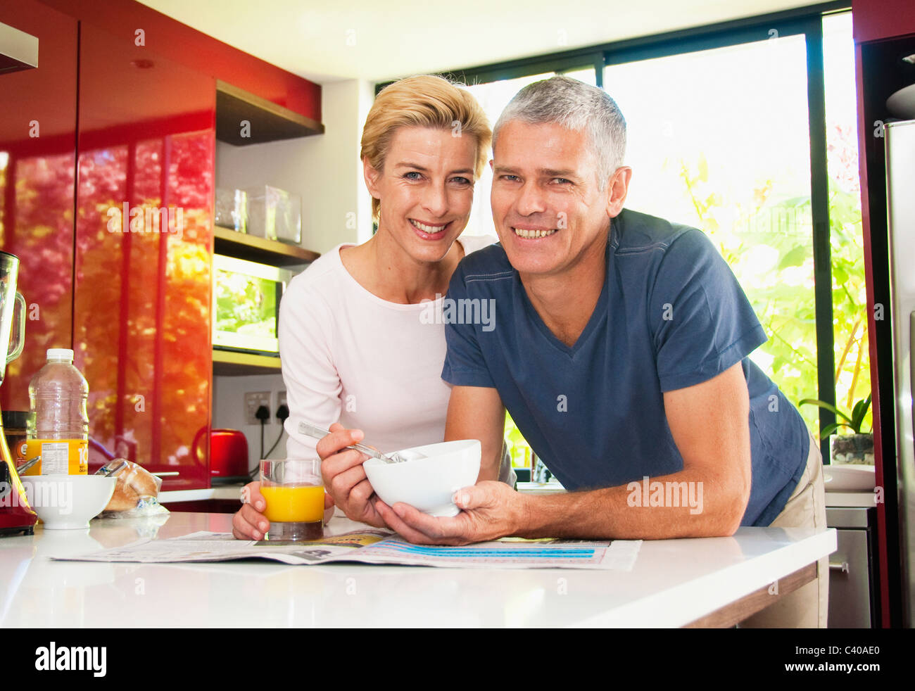 Glückliches Paar beim Frühstück Stockfoto